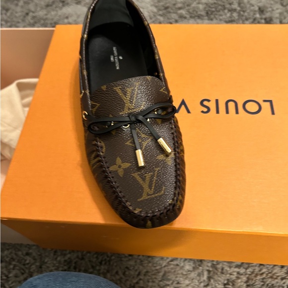 BRAND NEW! LOUIS VUITTON MONOGRAM LOAFERS SIZE M38! NEVER WORN! - Picture 5 of 8